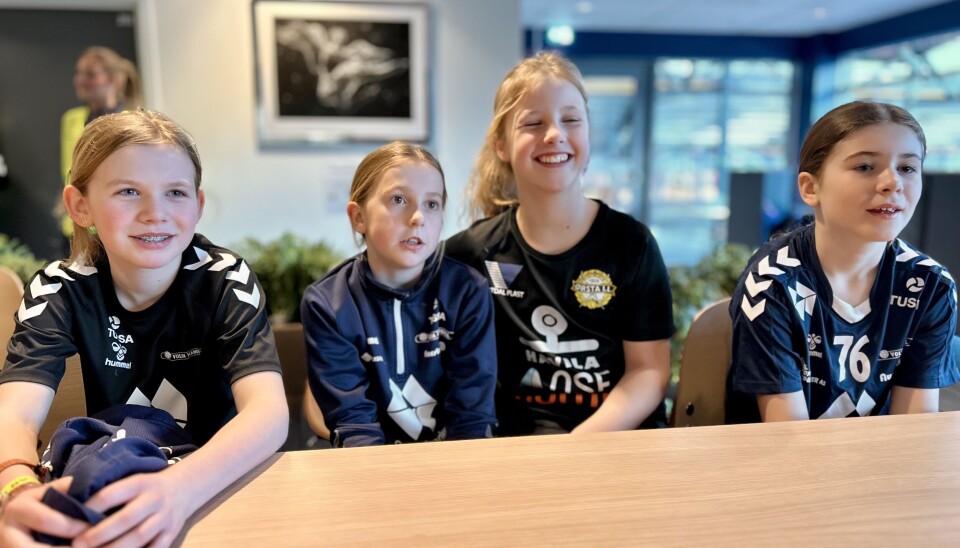 PAUSEROM: Deltagerne på håndballskolen gleder seg til taco i lunsjen. Fra venstre: Johanna Ådneram (11), Martine Sofie Drivklepp (10), Mari Larsen Hasle (10) og Signe Alvestad (11)