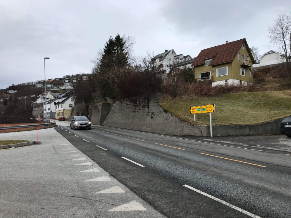E39: går fra Kristiansand i sør til Trondheim i nord.