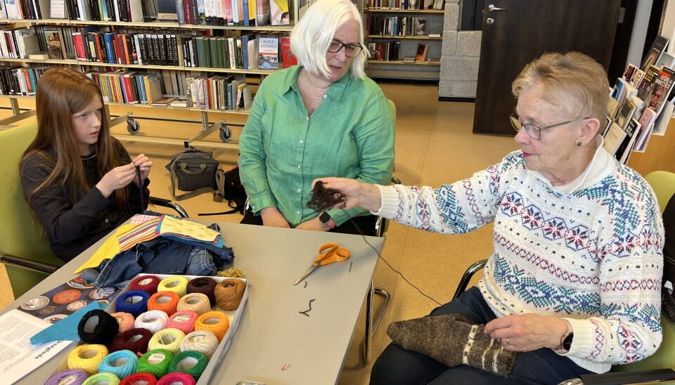FLERE GENERASJONER SAMLET: Rebekka Grimstad Aarseth, Solveig Grimstad og Rigmor Jørgensen.