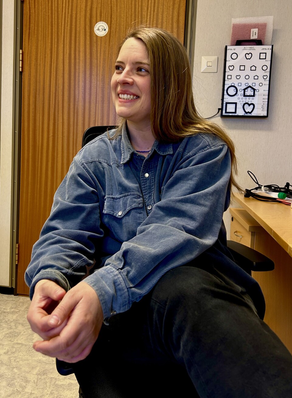 SMILER FOR SELVTEST: Karoline Einang begynte i jobben i januar og er en av de på stasjonen som har jobbet for det nye tilbudet.