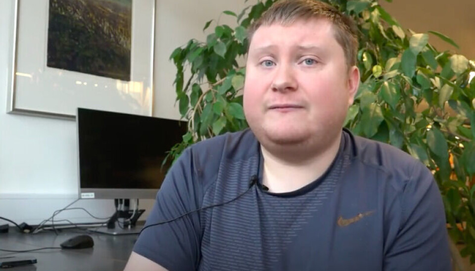 SVARER: Sigurjon sin taktikk er å svare haterne med en blanding av humor og alvor