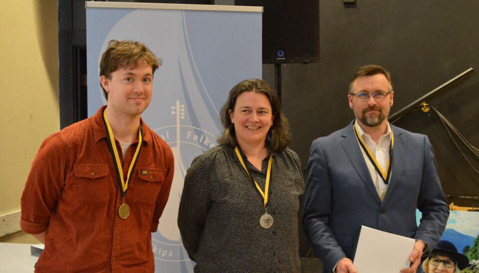 Medaljevinner: Åsmund Farstad sikret seg tredjeplassen i Hardingfele klasse A, mens Britt Elise Skram (midten) tok andre og Jan Beitohagen Granli tok førsteplass.