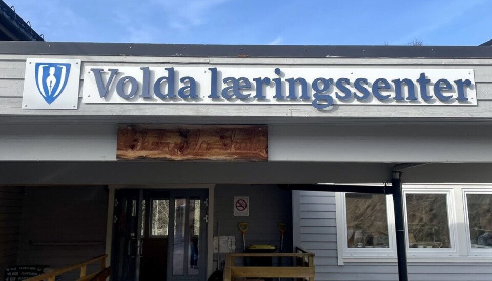VIKEBYGDA: Her kan flyktninger fra alle verdens kanter lære seg det norske språket.