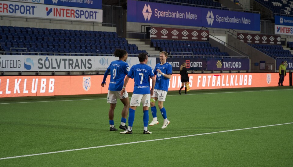 HØDD TOK LEDELSEN: Scriven satte inn 0-1 ti minutter før pause.