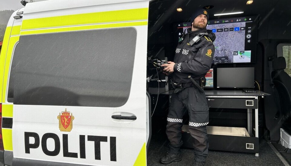 TUNGA RETT I MUNNEN: Stian Heistad Henningsen (37) har snart jobbet som politi i 11 år.