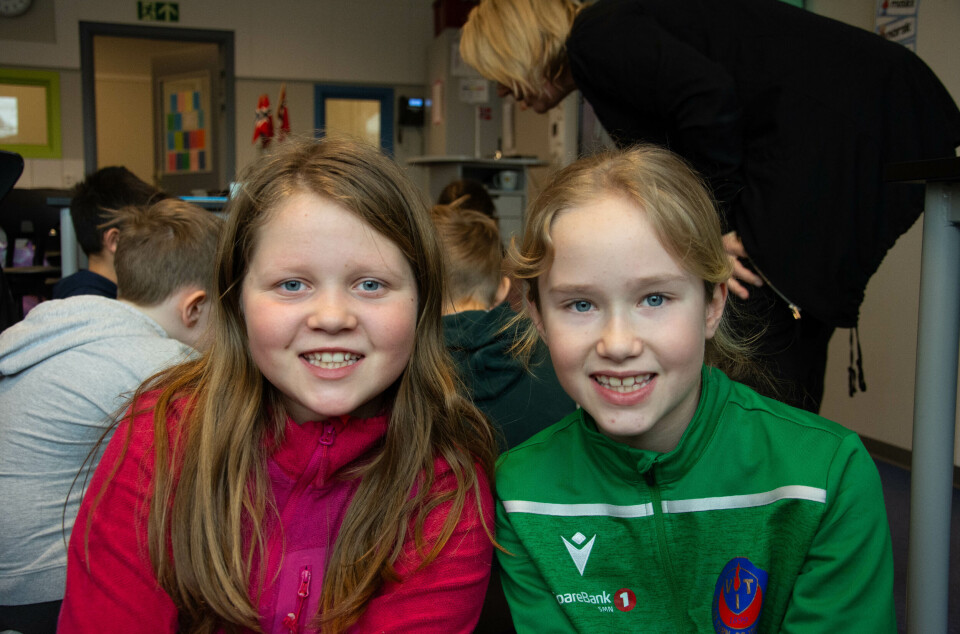 Pia og Anna har gledet seg lenge til besøk i skoletimene