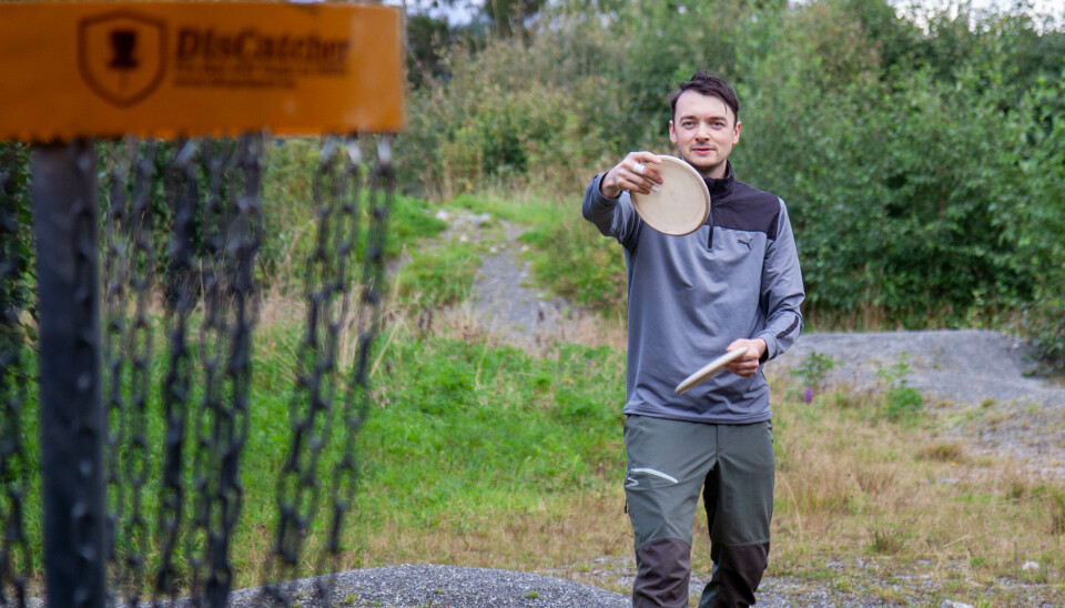 STOR INTERESSE: Leder i Volda diskgolf Oddbjørn Molvik forteller at det er mange nye spillere i Volda.