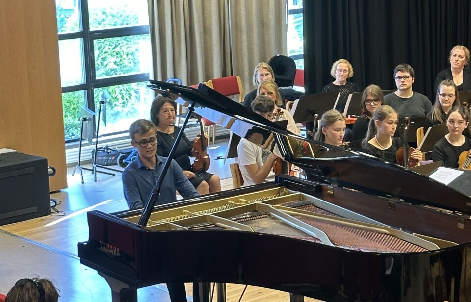 På Sunnmøre Kammermusikkfestival fikk Eirik Stave (19) sjansen til å vise frem sitt talent under drømmekonserten på Kårstad i Volda.