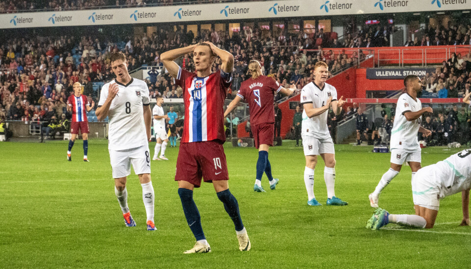 UT MED SMELL: Kaptein Ødegaard måtte ut med skade etter en smell i andre omgang.