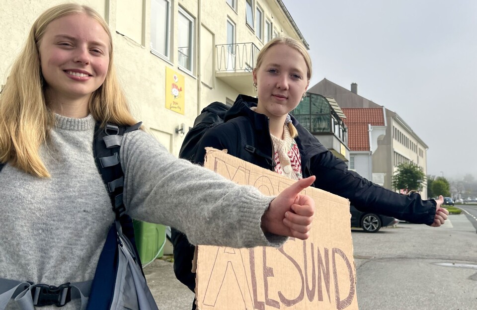 UVANLIG SKOLEOPPGAVE: Klassekameratene fikk en skoleoppgave utenom det vanlige, og var noe jentene i første omgang ikke ønsket å gjennomføre.