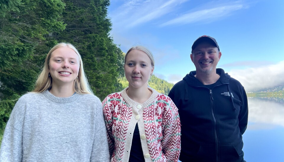 TAKKNEMLIG: Jentene er takknemilig for all den gode hjelpen de fikk av Stein Thore Eikeset.