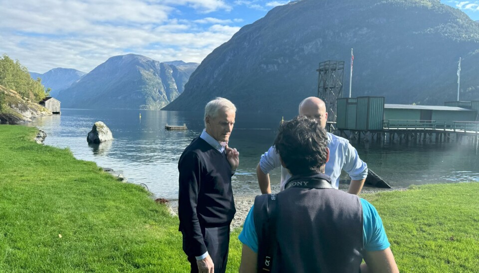 Jonas Gahr Støre og Trygve Slagsvold Vedum på plass i Hellesylt.