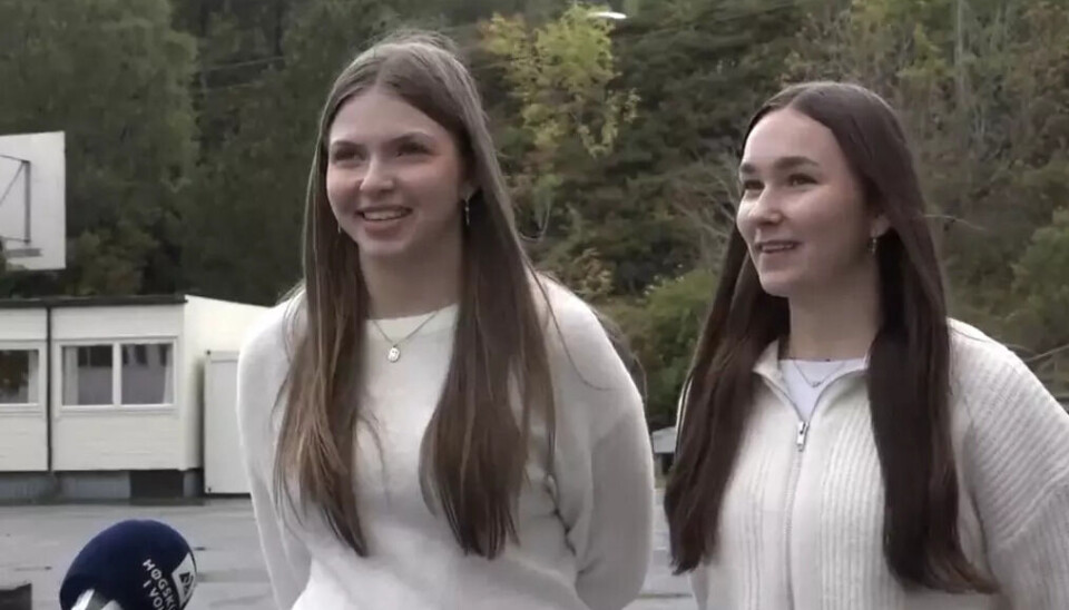 FLERE FRITIDSTILBUD: Miriam og Marianna ønkser å få volleyball til Herøy.