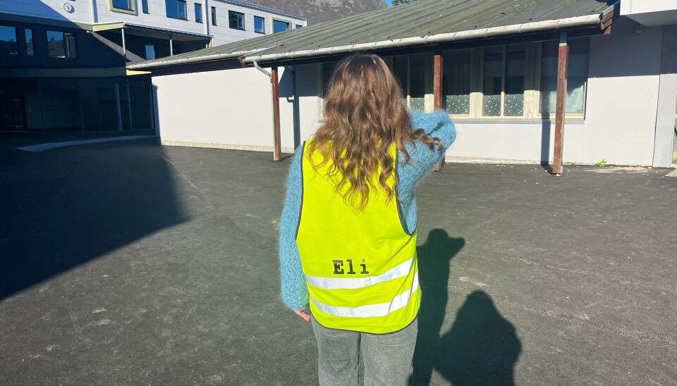 ULIKE OPPGAVER: Å være vakt i friminuttene er en av oppgavene til Vereide.