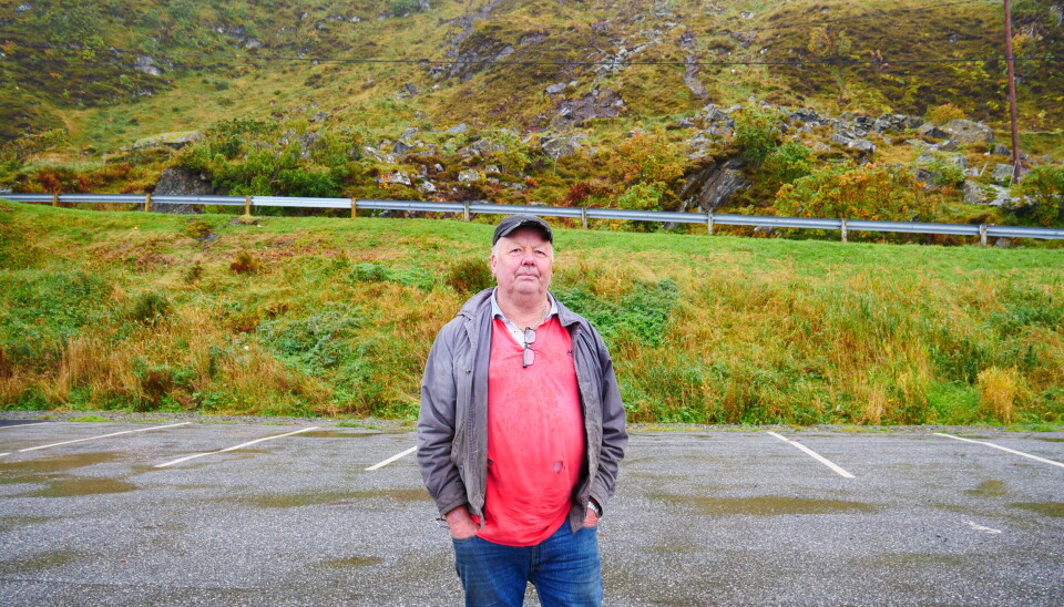 FLAKS: I høysesongen er parkeringsplassen full av bobiler og campere. Arvid mener de var heldige med at det ikke var turister der denne dagen.
