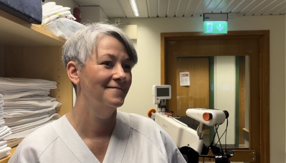 FORKLARER: Minimale mengder med spiss giftslørsopp kan bety livslang behandling i dialyse. Det forteller sykepleier ved Volda sjukehus, Lena Larsen.