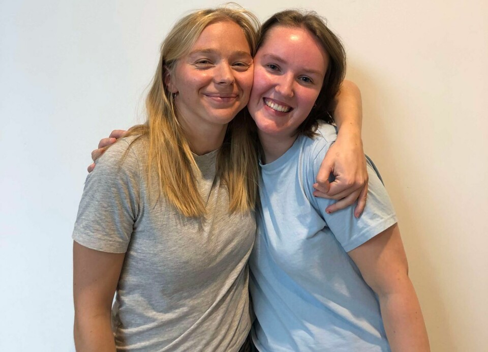 Ettermiddagssending 26.09 FORNØYDE: To blide jenter etter dagens ettermiddagssending.