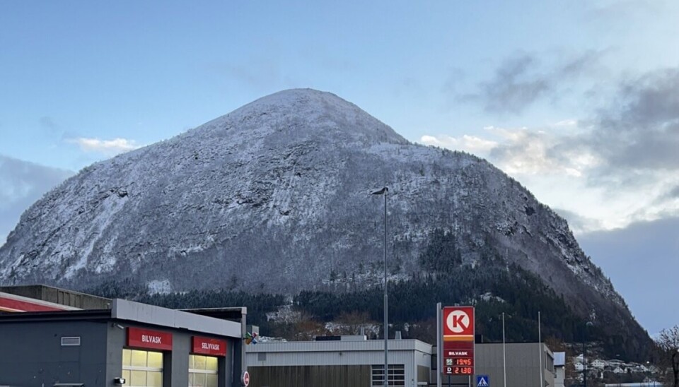 SER DU TROLLFORMASJONEN?: Flere synes Rotsethornet i Volda ligner på en trollrygg