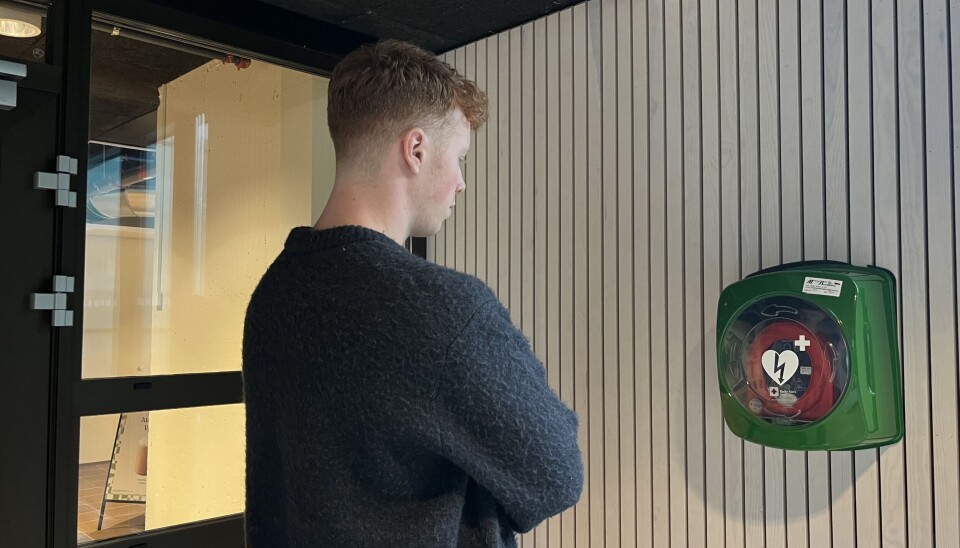 Ved hjelp av 113-appen fant Otto Rognstad frem til nærmeste hjertestarter. Det er lurt å merke seg hvor de befinner seg, så man er forberedt dersom uhellet er ute.