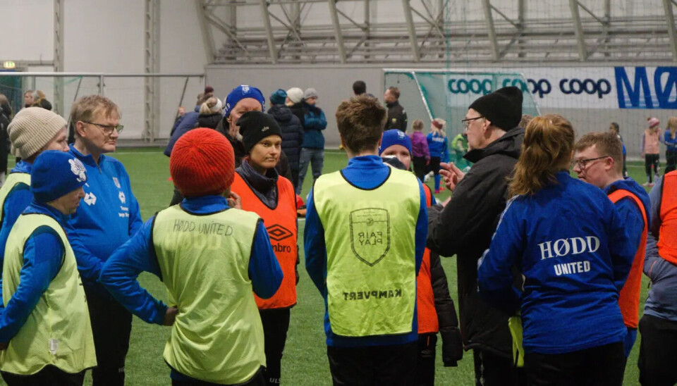 HØDD UNITED: Bård Dalen (i svart) fortsetter som trener for denne gjengen.