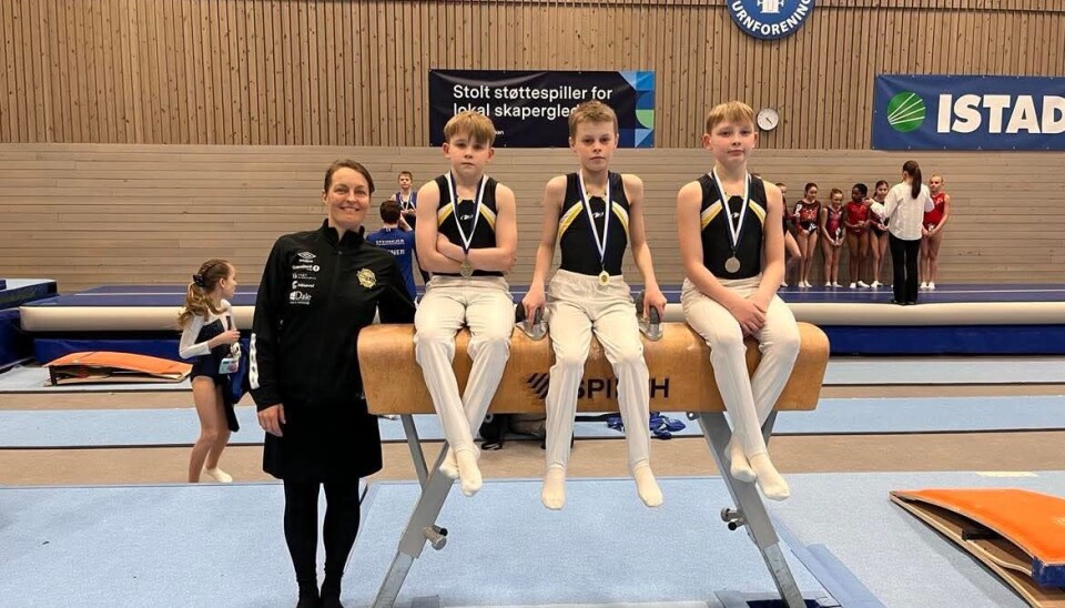 STOLTE: Rekruttene konkurrerte i helgen i Molde. Fra venstre side trener Caroline Bentzen, Iver Sætre (11) Øye, Anton Øie (11), Christoffer Stavset (10).