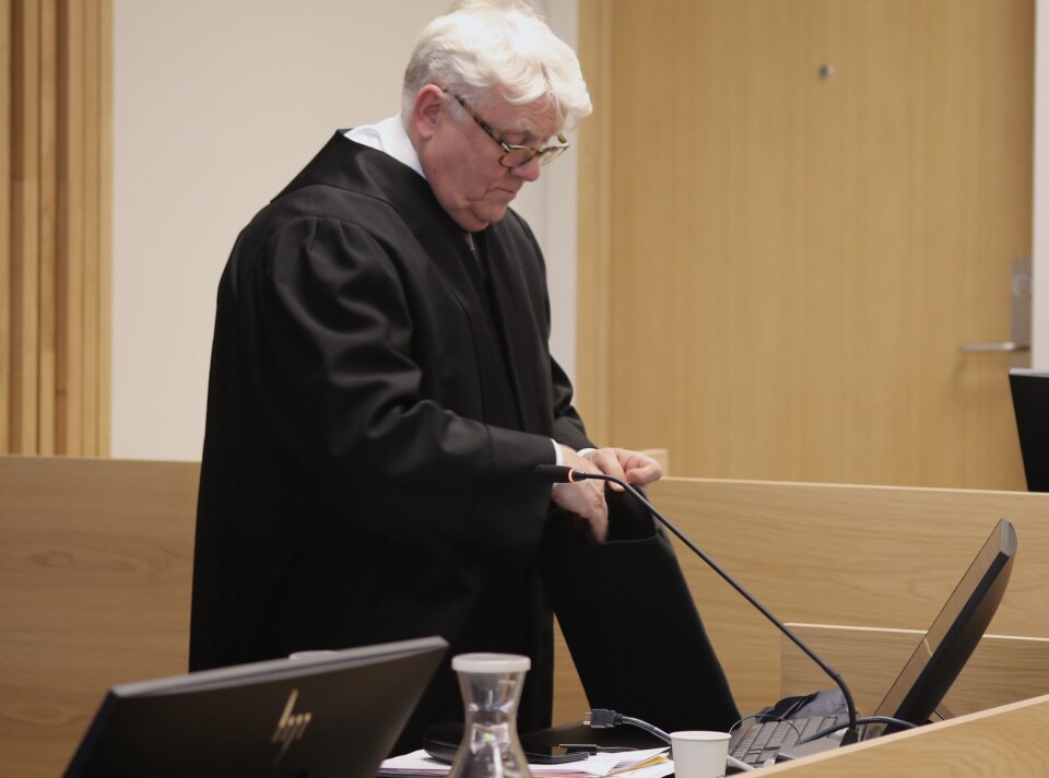 FERDIG: Advokat Tynes pakker sammen etter to lange dager i retten.