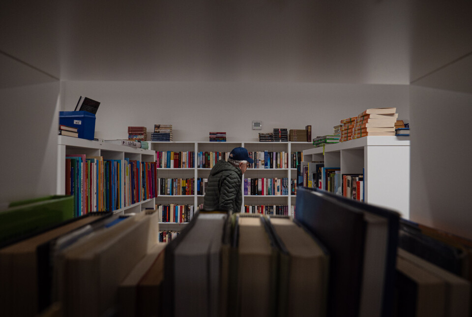 GJENBRUKEN: På leit etter en ny, gammel bok.
