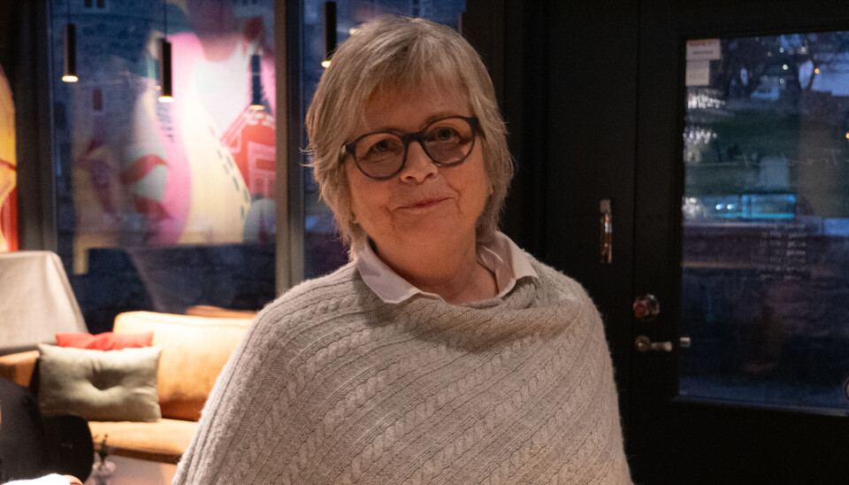 KOSELIG: Merete Leira Hjelle sier det alltid er hyggelig stemning på strikkekafe