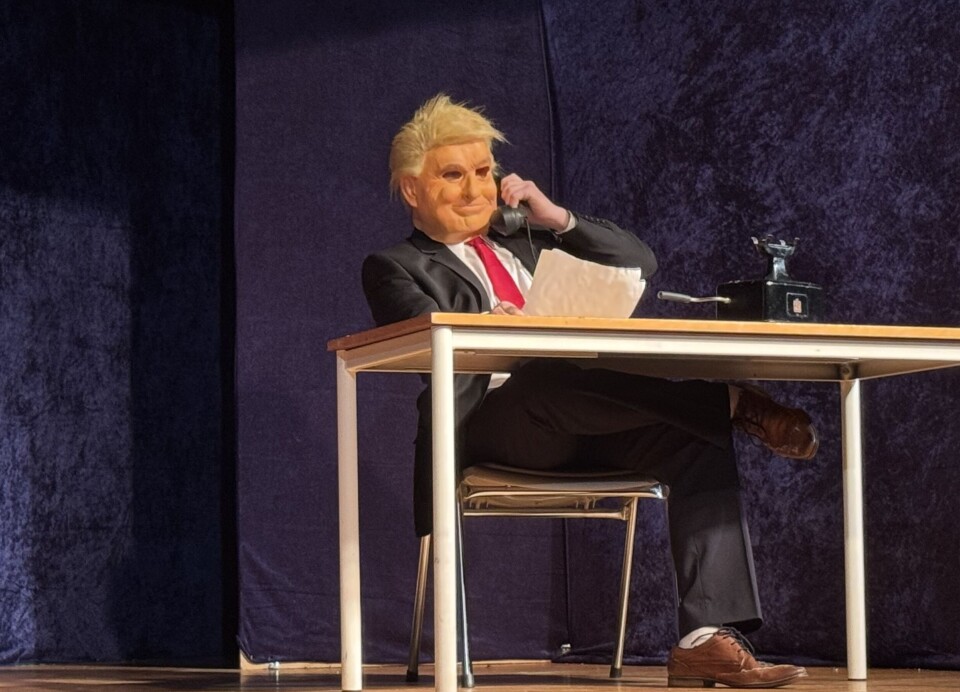 TRUMP PÅ SCENEN: Sketsjen om Donald Trump og Jens Stoltenberg slo an hos publikum.