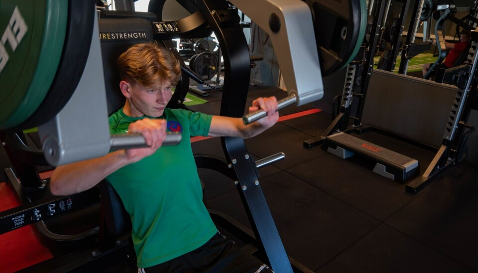 TRENINGSPROGRAM: I dag er det bryst på programmet forteller Sondre.