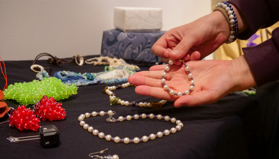 HÅNDLAGET: Smykker med personlig preg.