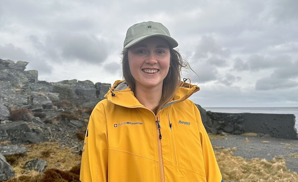 VIKTIG: Erle Smedbold er marinebiolog ved Runde Miljøsenter og forteller om viktigheten av å dokumentere lundefuglene.