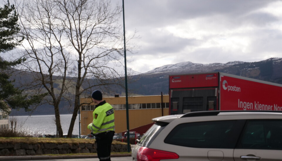 Politiet stoppa mange biler ved gjenbruken i Volda.