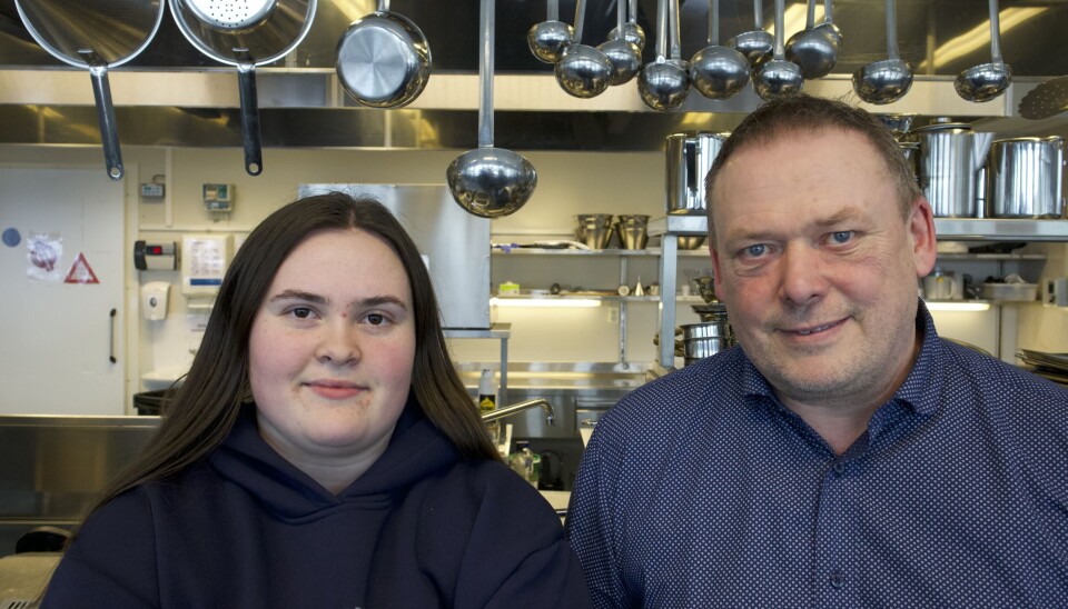 VIKTIG: – Det er viktig at Mat og resturantfag fikk fortsette mener rektor Tore Tangen sammen med elevrådsleder Julie Storøy.