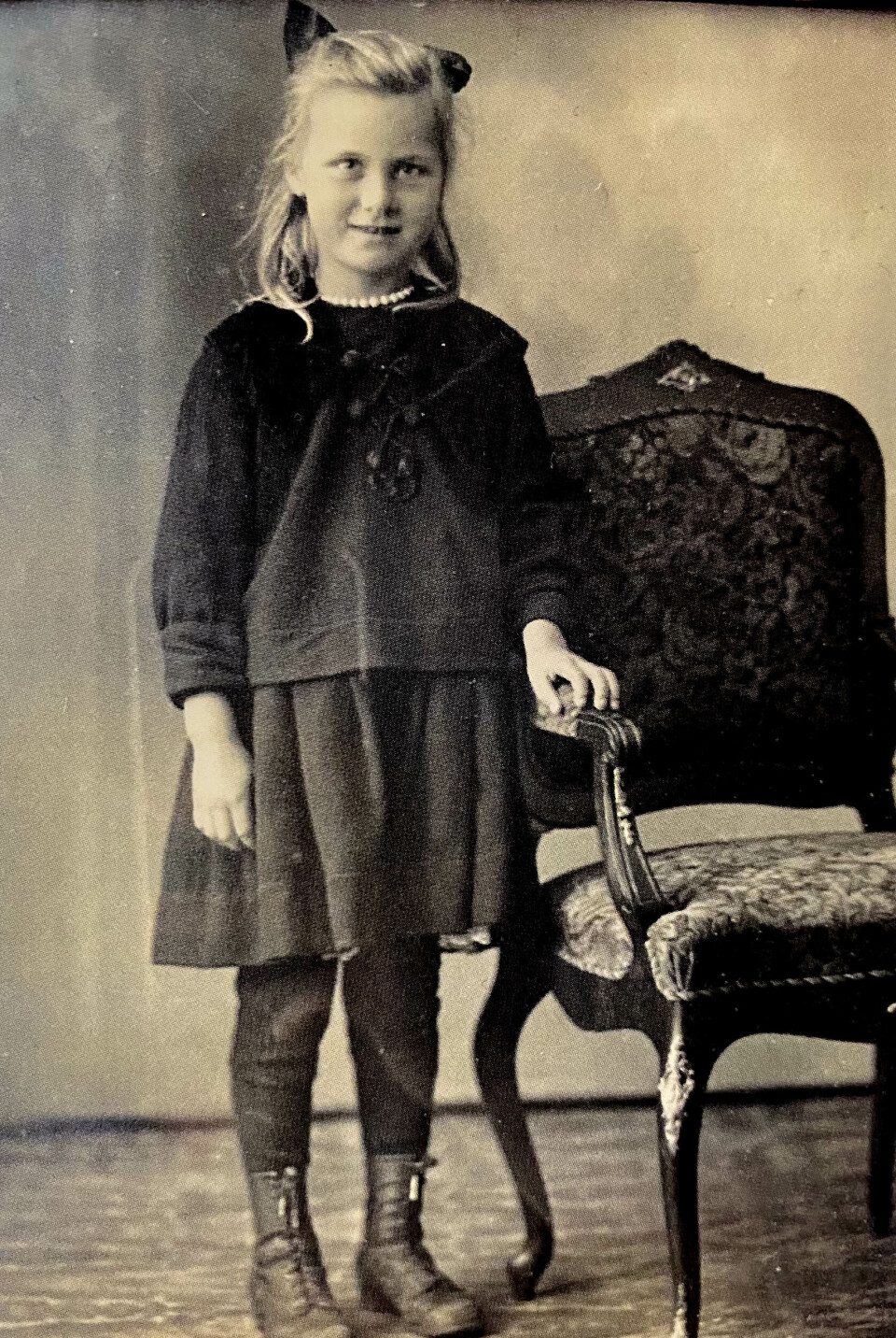 SØSTER: Kjellhaug Rot som barn fra 1916.