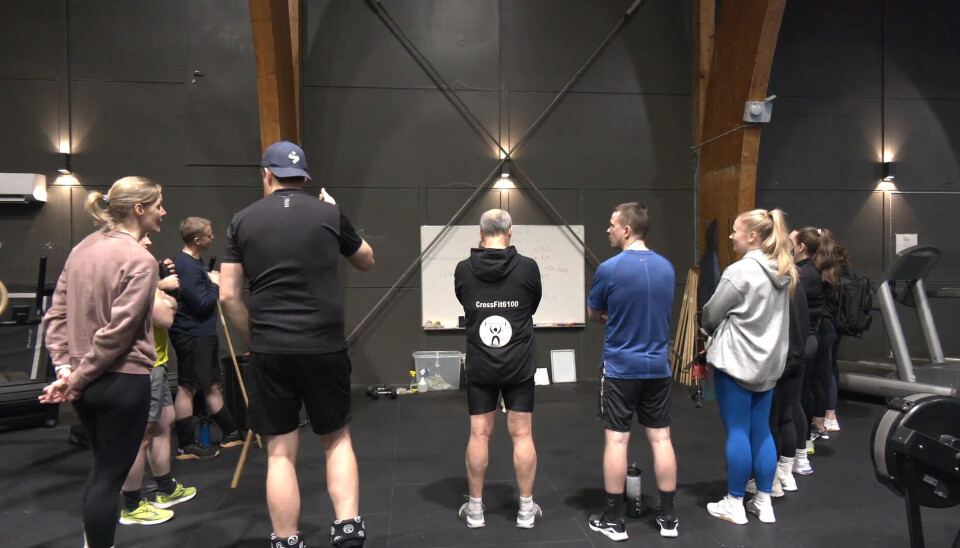 CROSSFIT 6100: Utøverane følger nøye med på instruksane til trenaren.