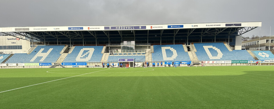 Høddvoll stadion står klar for en sesong i OBOS-ligaen, og Hødd håper på stor støtte fra den trofaste hjemmefansen