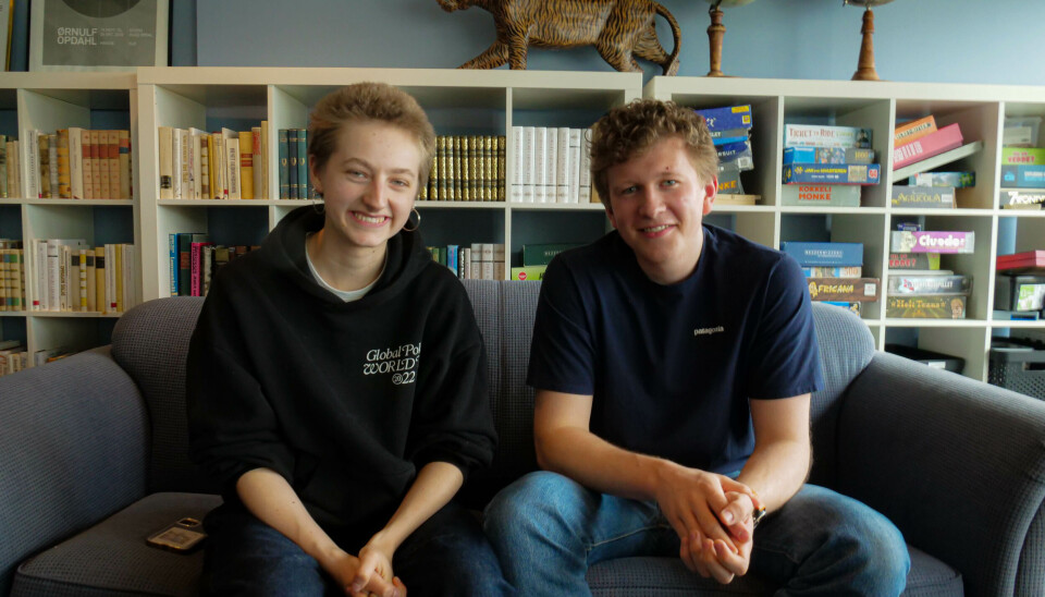 Folkehøgskoleelevene Dina Gaupås Aas og Ulrik Lien Jomaas synes det er viktig at unge engasjerer seg i politiske tema.