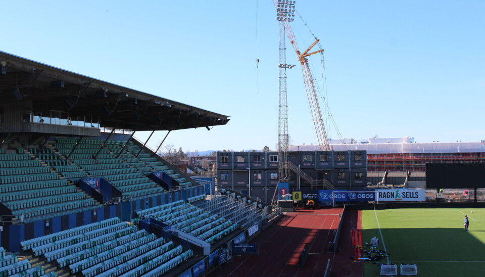 NADDERUD STADION: Her brakar det løst i kveld.