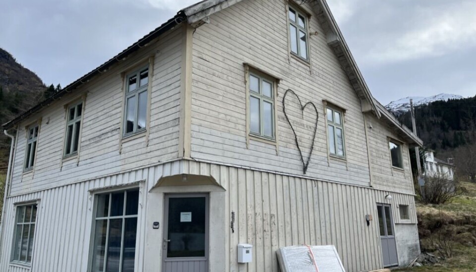 Her ligger det som tidligere var bygdas nærbutikk, som nå er blitt gjort om til et treningsstudio.