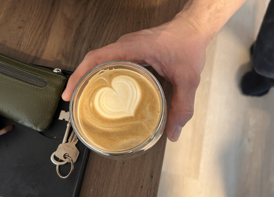 Brynjar Muren lærte å designe kaffene på internett.