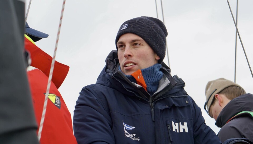 Arrangør av Studentseilsportligaen, August Hanevik, sørger for at alt går som planlagt