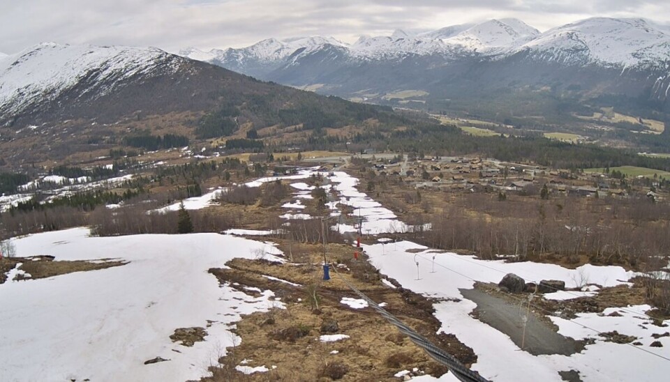 TVERRLØYPA I HORNINDAL: Bildet er tatt 8 april klokken halv tolv.