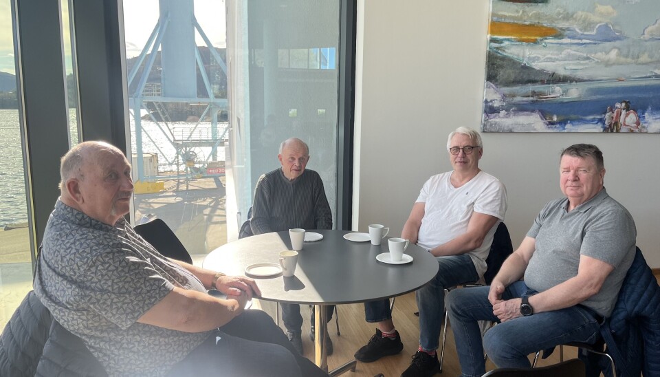 KAFFE: Ulstein pensjonistene har fått seg en kopp kaffe