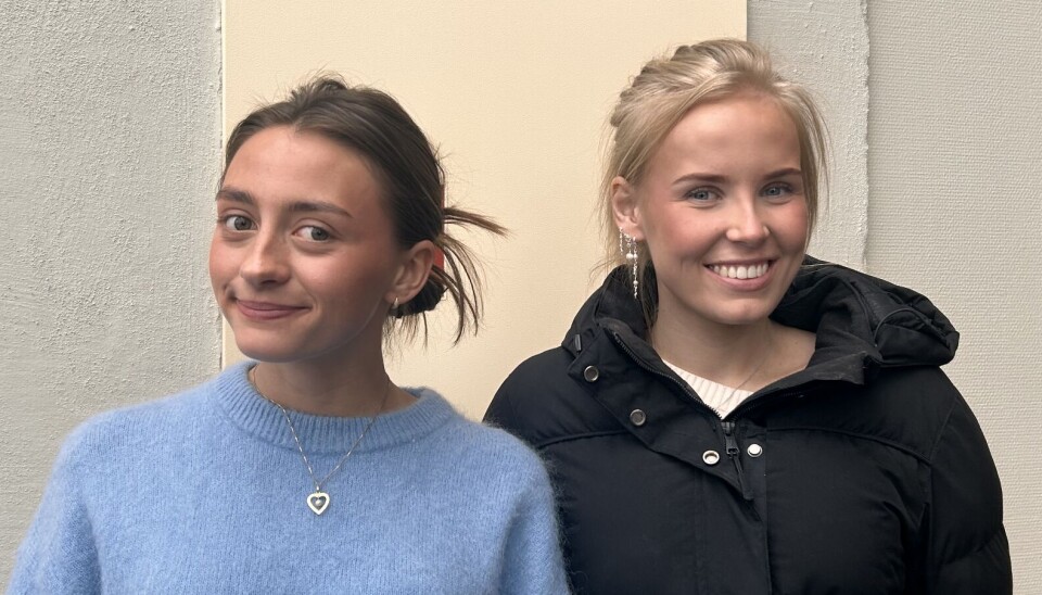 KLAR FOR PÅSKE: Mia Vatne Aa og Johanne Ramsli Gjethammer skal nyte påsken med ski og solkrem.