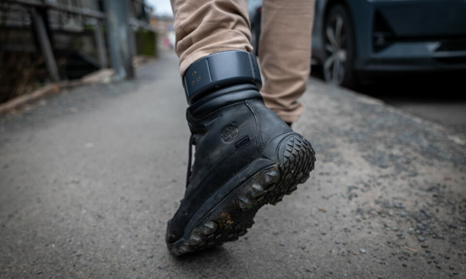 ELEKTRONISK KONTROLL: Hvordan brukes en omvendt voldsalarm i praksis?