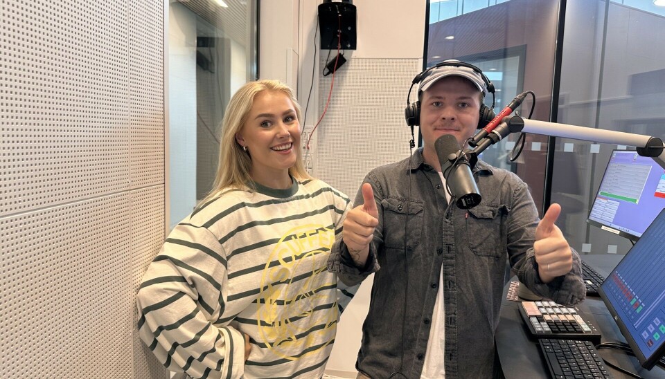 PROGRAMLEDERE: Renate Langaas og Edvard Haugland tok lytterne gjennom måndagens ettermiddagssending på Radio Volda