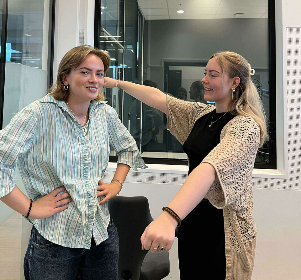 Vi kan være venner selv etter en debatt, kan ej få ein klem? Dagens programledere