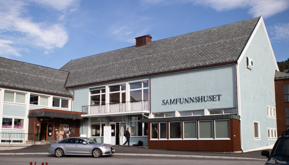 RØYSTE: På samfunnshuset i Volda kunne ein røyste til årets val.