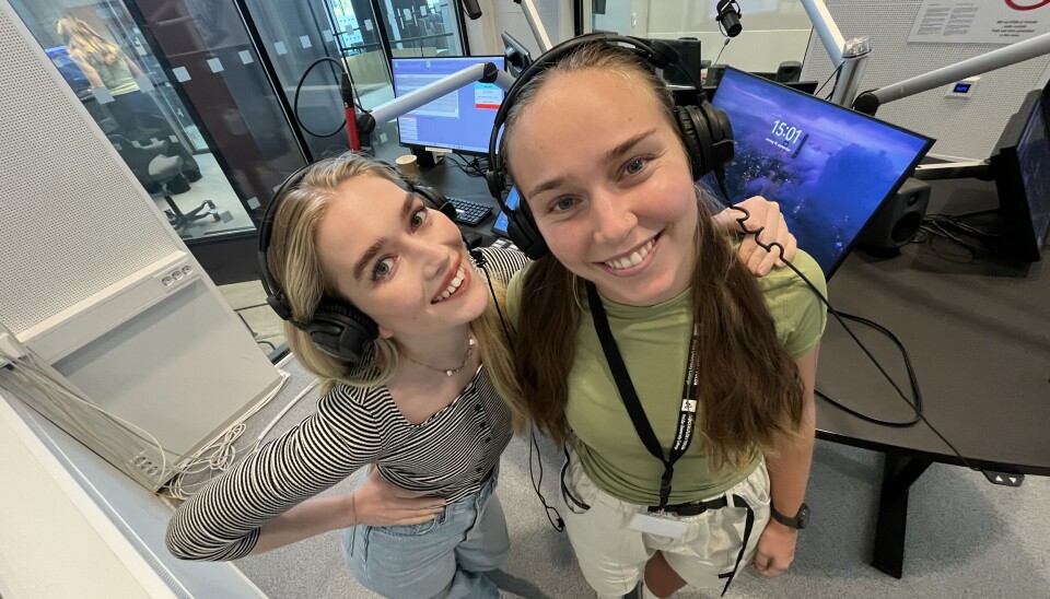 Angelica og Anna i studio.